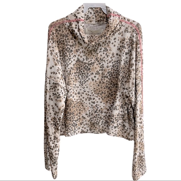 New! Leopard Cowl Neck Bell Long Sleeve Blouse Sz S - Picture 2 of 7